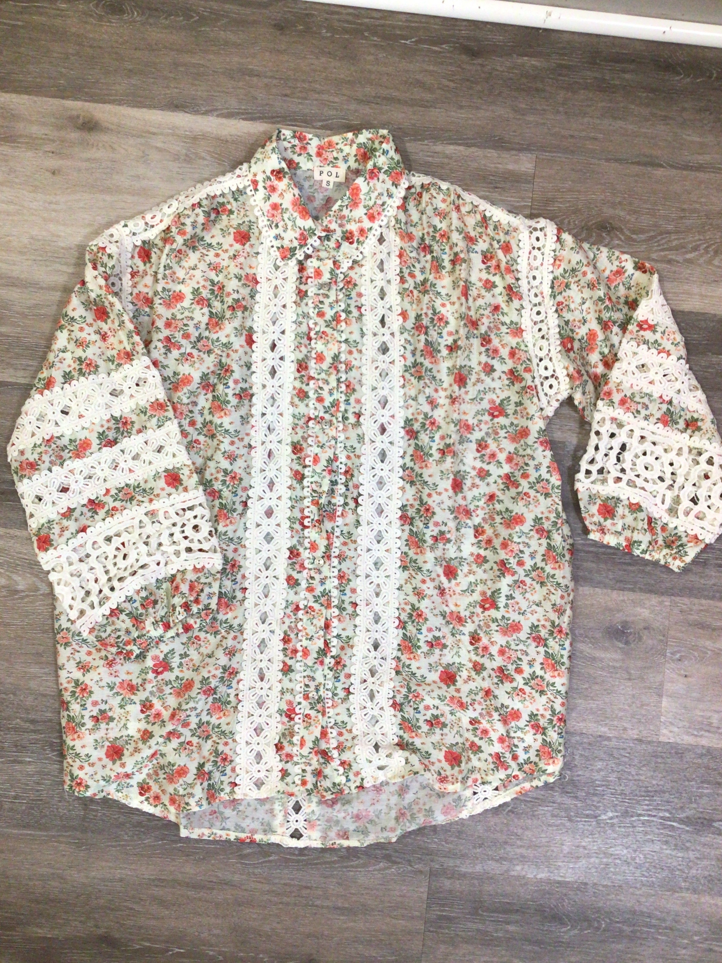 POL UWT400A Natural Floral Long Sleeve Blouse